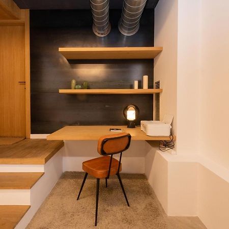 Petit Luxe Loft Apartment Terrassa Bagian luar foto