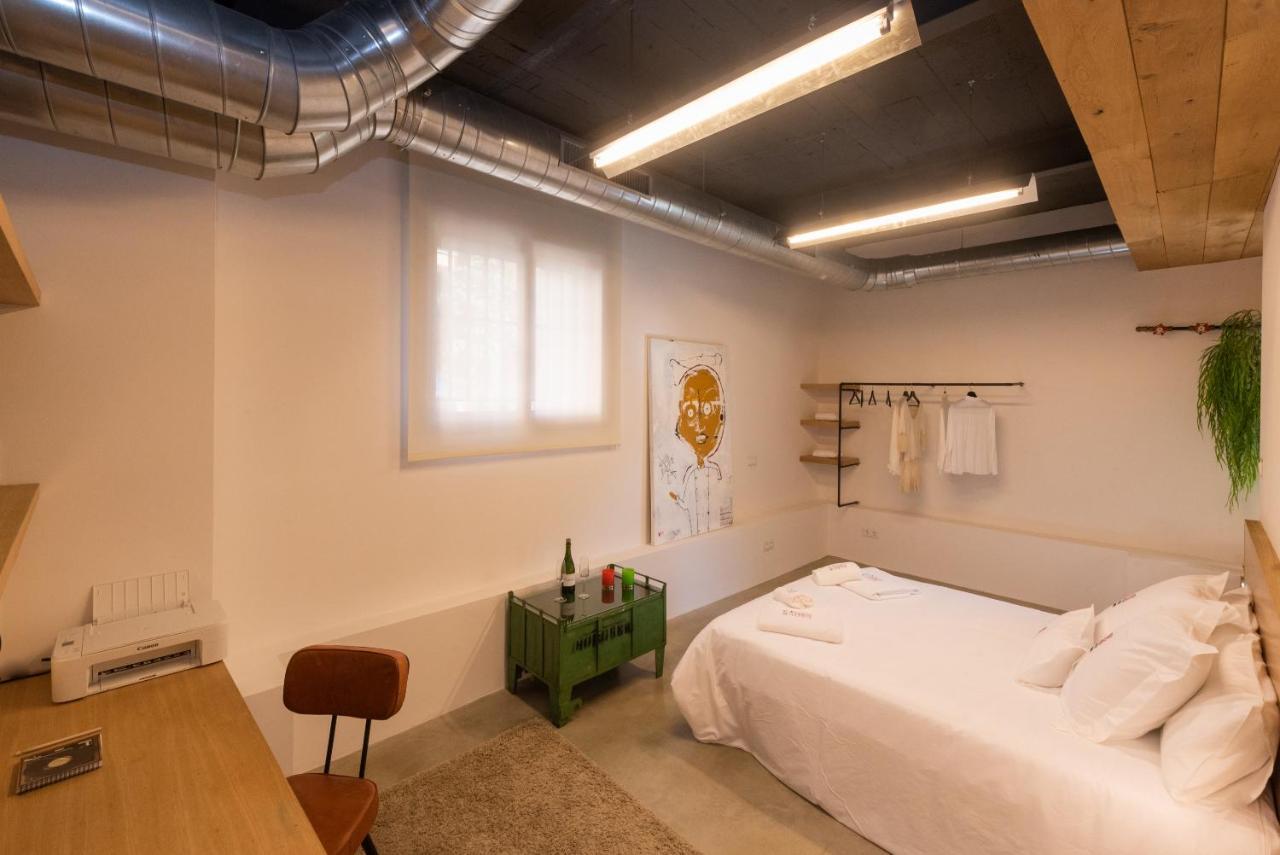 Petit Luxe Loft Apartment Terrassa Bagian luar foto