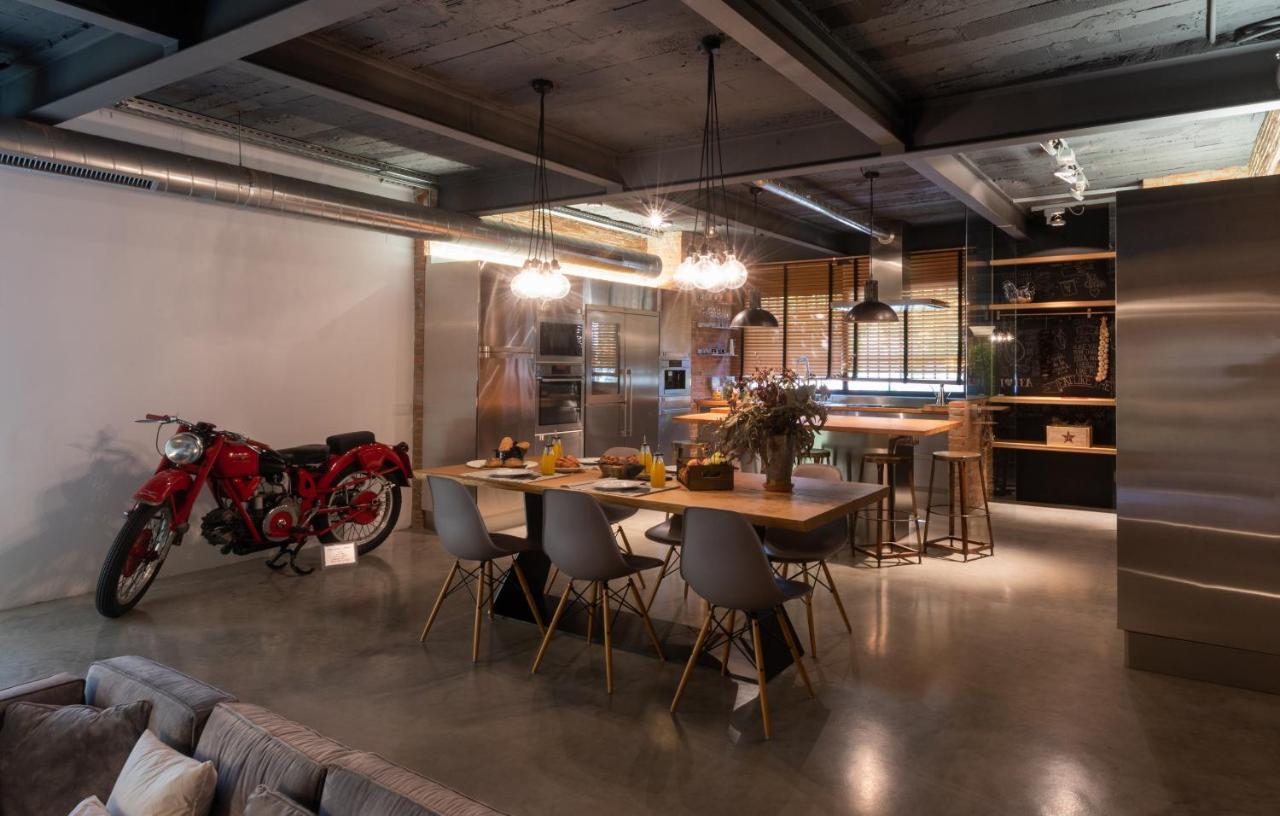 Petit Luxe Loft Apartment Terrassa Bagian luar foto