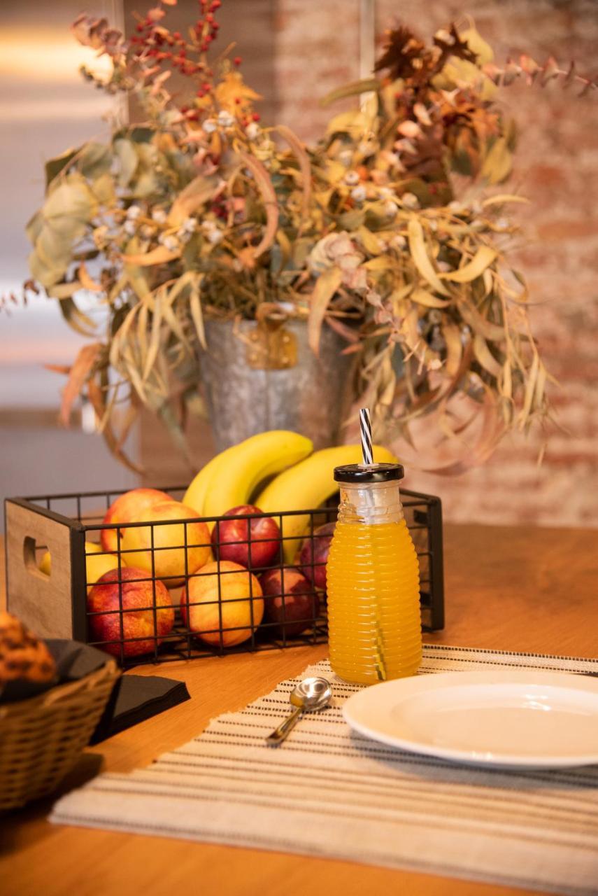 Petit Luxe Loft Apartment Terrassa Bagian luar foto