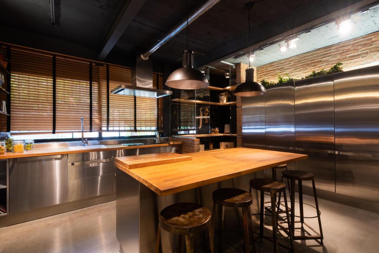 Petit Luxe Loft Apartment Terrassa Bagian luar foto