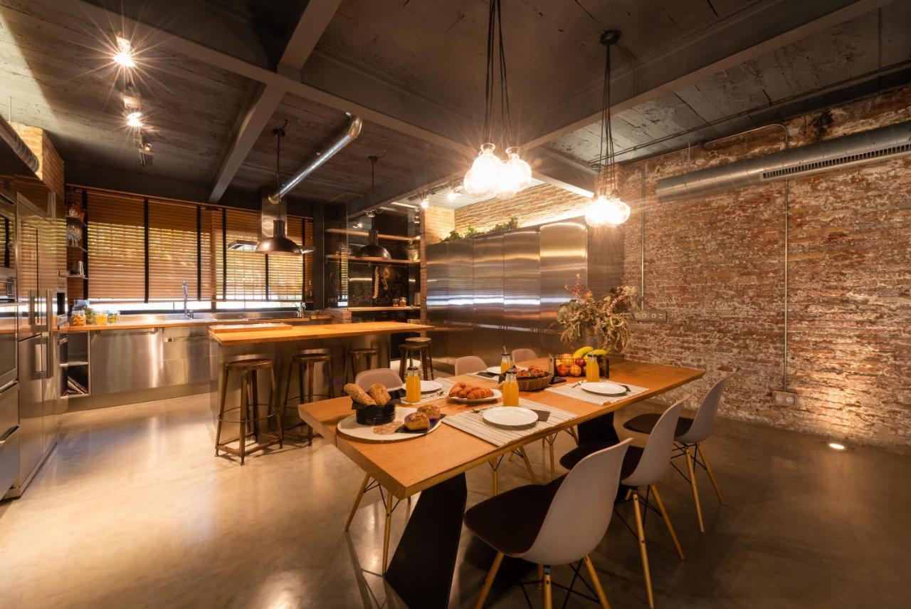 Petit Luxe Loft Apartment Terrassa Bagian luar foto