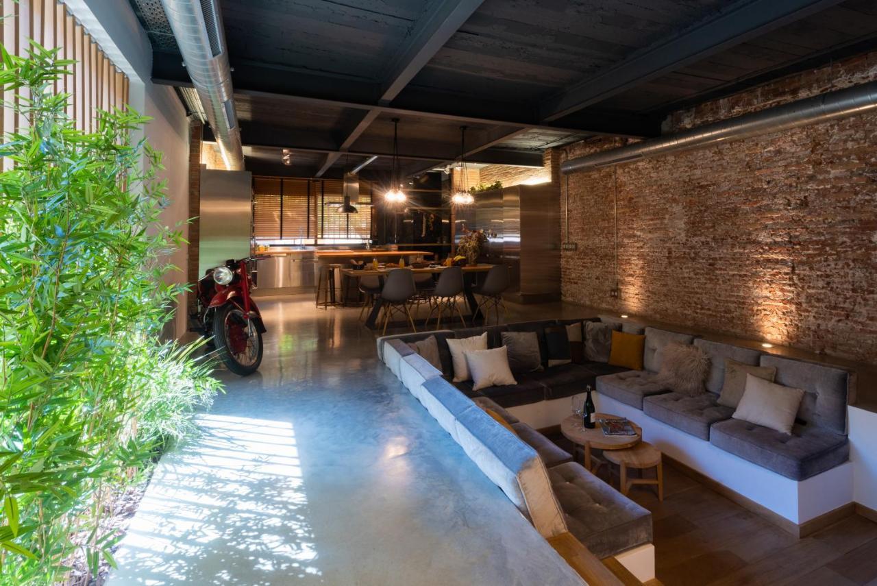 Petit Luxe Loft Apartment Terrassa Bagian luar foto