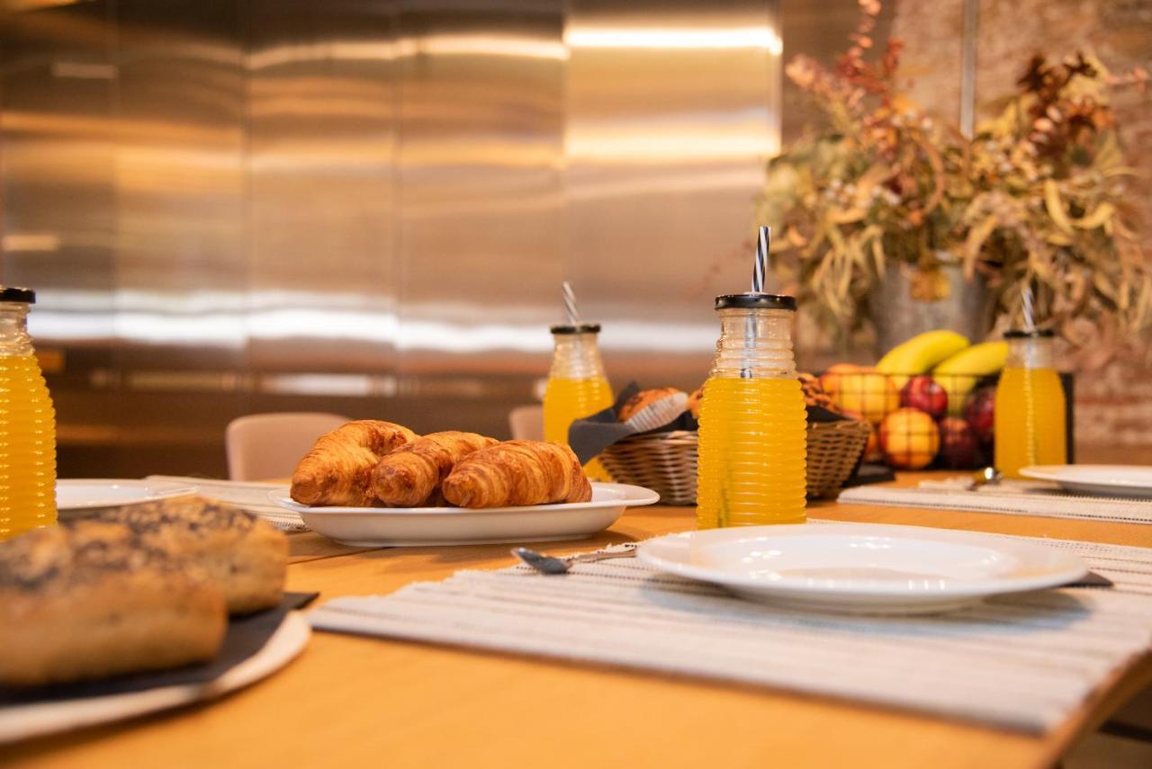 Petit Luxe Loft Apartment Terrassa Bagian luar foto